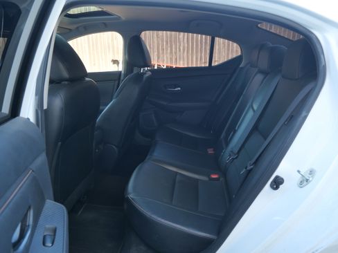 Used 2023 Nissan Sentra SR w/ SR Premium Package image 9