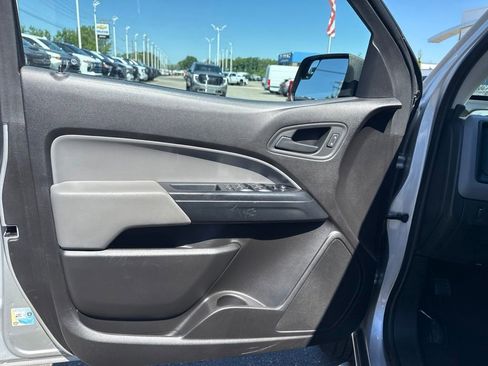 Used 2017 Chevrolet Colorado W/T w/ WT Convenience Package RWD image 9