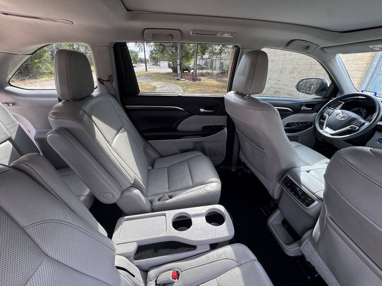 Used 2016 Toyota Highlander Limited Platinum AWD/4WD image 18