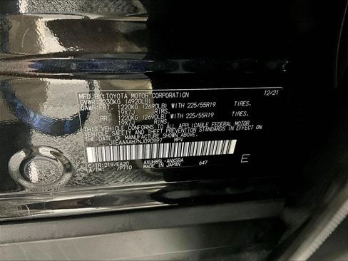 Used 2022 Toyota Venza Limited AWD/4WD image 19