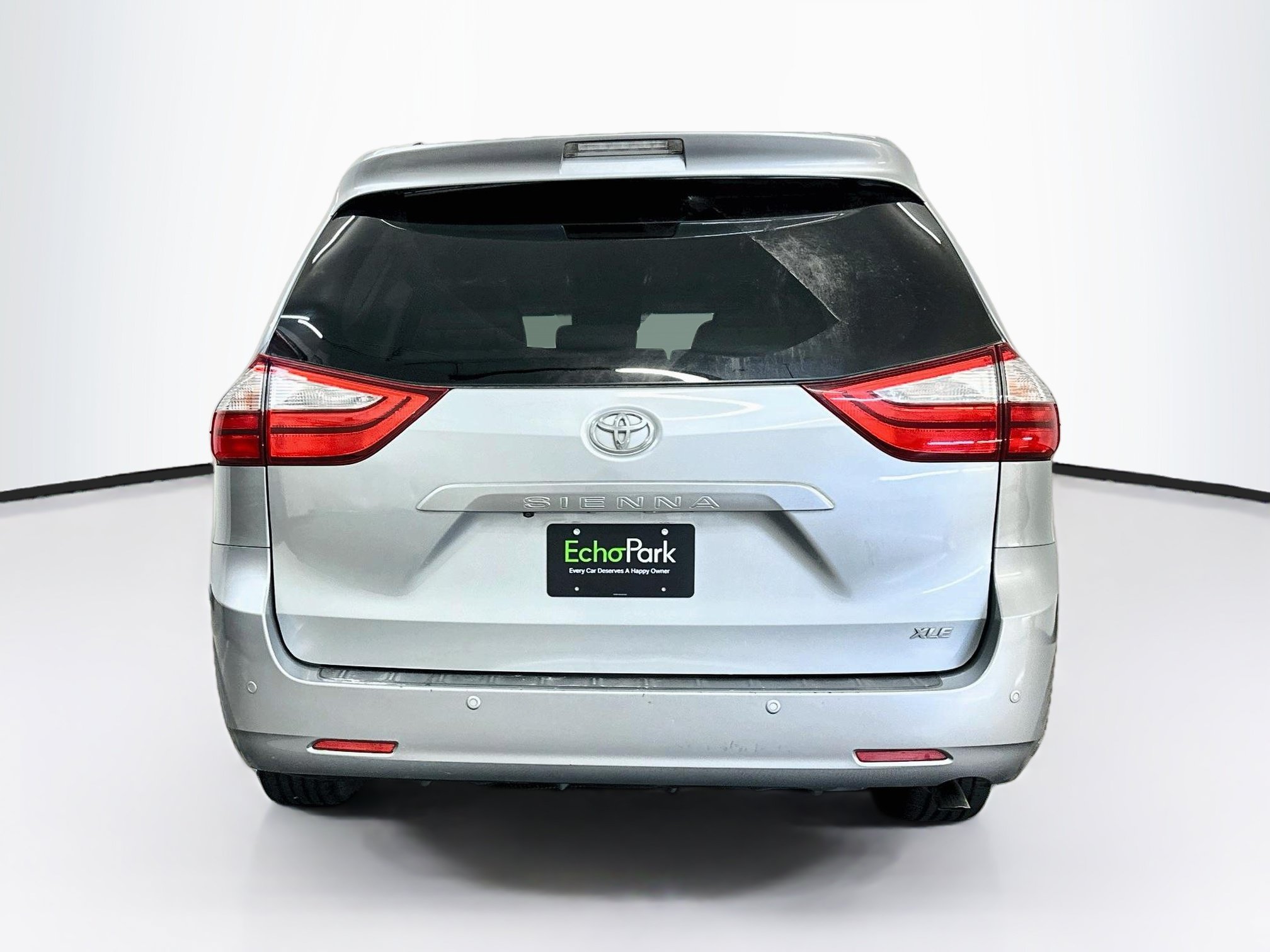 Used 2016 Toyota Sienna XLE w/ XLE Navigation Package FWD image 7