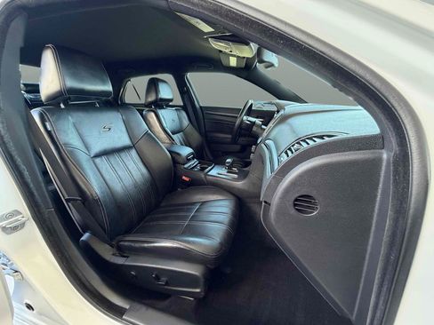 Used 2013 Chrysler 300 S RWD image 12