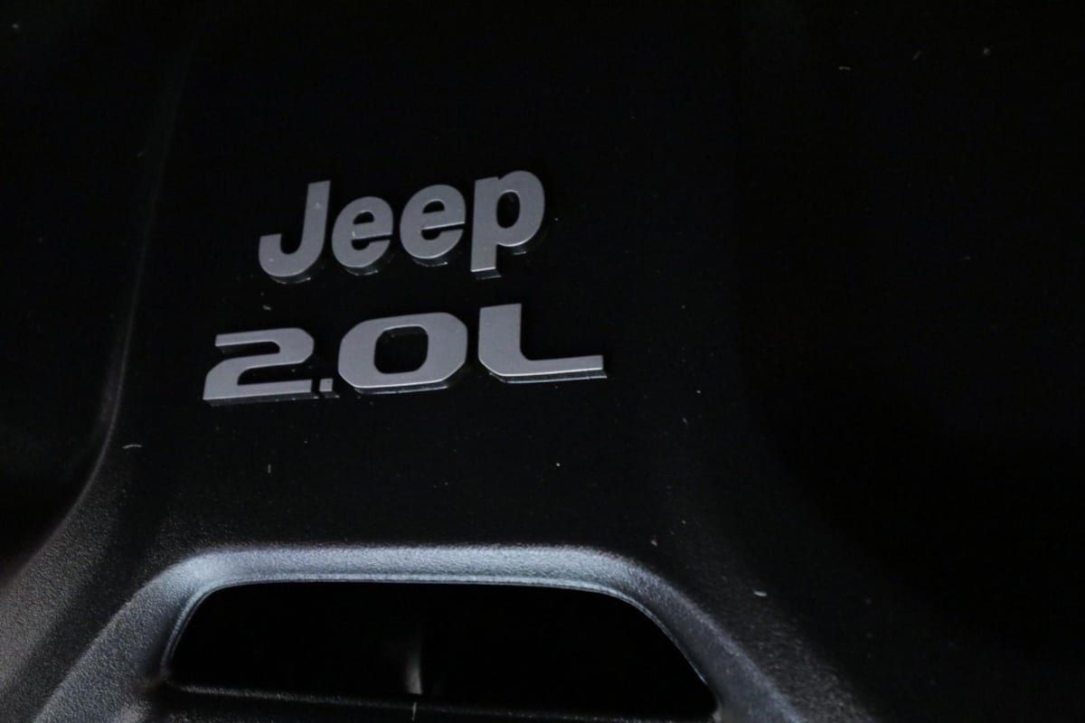 Used 2021 Jeep Wrangler Unlimited Sahara AWD/4WD image 9