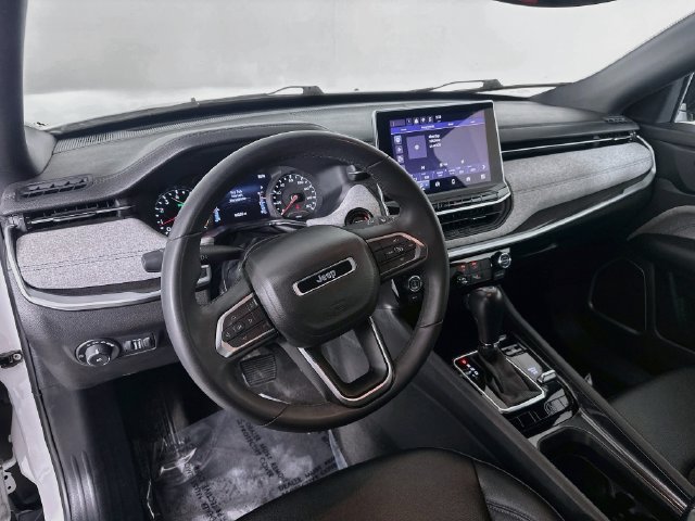 Used 2024 Jeep Compass Latitude AWD/4WD image 11