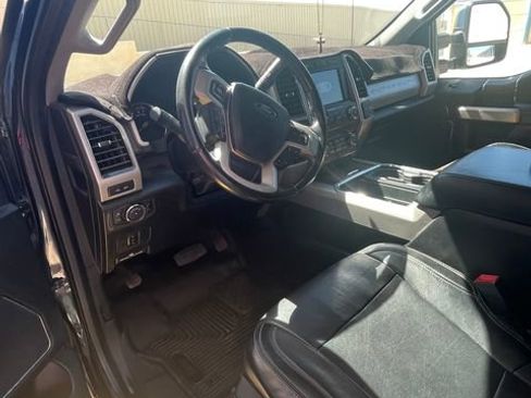 Used 2019 Ford F250 Lariat w/ Chrome Package image 5