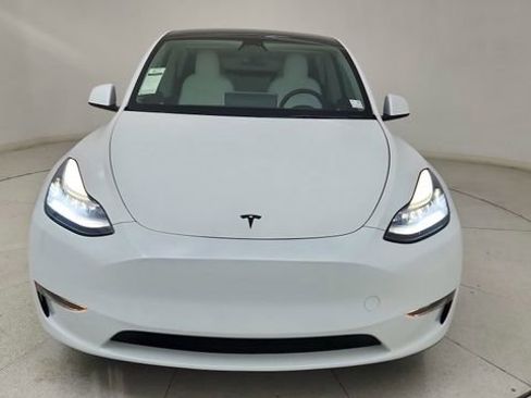 Used 2021 Tesla Model Y Long Range image 13