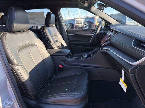 New 2025 Jeep Grand Cherokee L Limited image 31