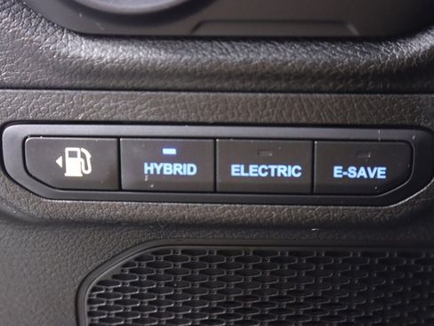 Used 2024 Jeep Wrangler Unlimited w/ Convenience Group AWD/4WD image 11