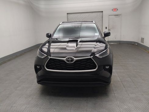 Used 2021 Toyota Highlander XLE FWD image 15