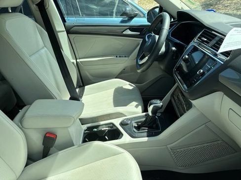 Used 2022 Volkswagen Tiguan SE w/ Panoramic Sunroof Package AWD/4WD image 5