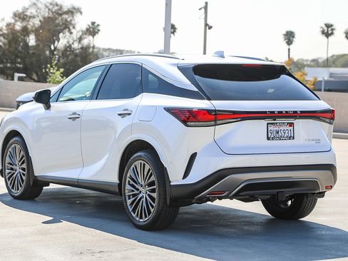 Used 2025 Lexus RX 350 w/ Convenience Package image 5