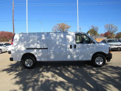 Used 2023 GMC Savana 2500 Extended w/ Driver Convenience Package image 2