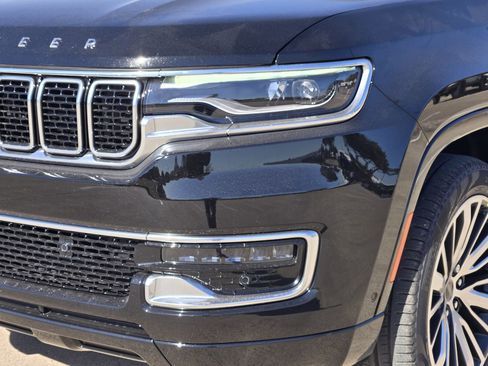 New 2025 Jeep Wagoneer L Series II image 8