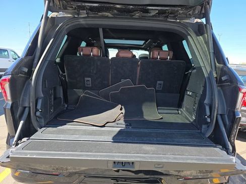 Used 2025 Lincoln Navigator Reserve AWD/4WD image 13