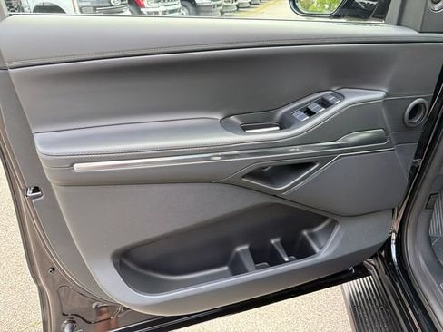 New 2027 Lincoln Navigator Premiere RWD image 10