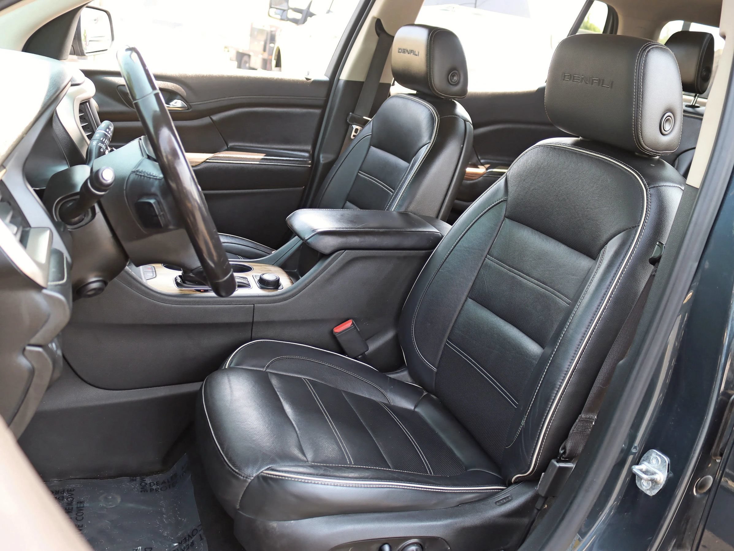 Used 2019 GMC Acadia Denali w/ Technology Package AWD/4WD image 29