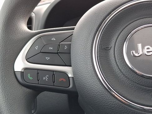 Used 2023 Jeep Renegade Latitude w/ Sun & Fun Group image 21