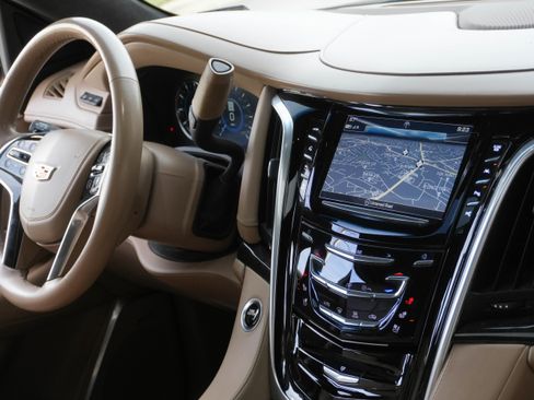 Used 2020 Cadillac Escalade Platinum AWD/4WD image 8