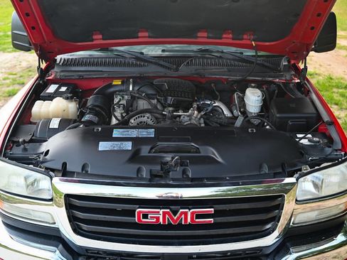Used 2006 GMC Sierra 2500 SLT w/ Heavy-Duty Power Package AWD/4WD image 4
