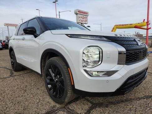 New 2024 Mitsubishi Outlander SE image 1