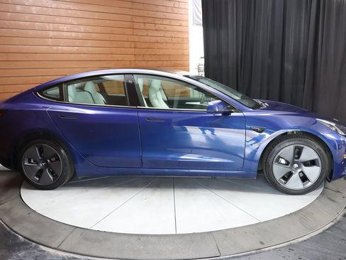 Used 2022 Tesla Model 3 Standard Range image 13