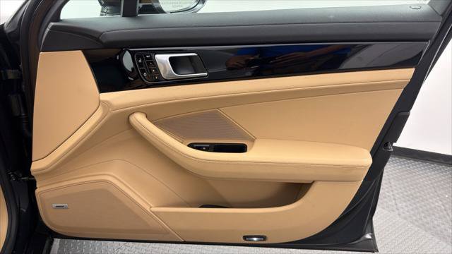 Used 2019 Porsche Panamera 4 AWD/4WD image 23