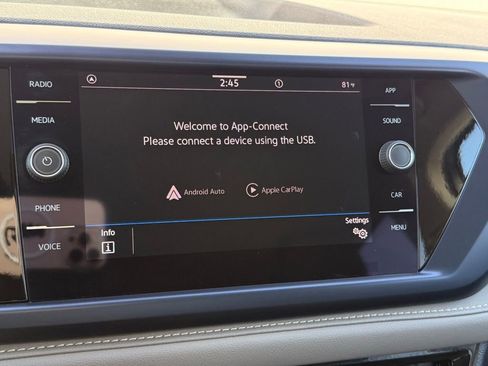 Used 2024 Volkswagen Taos SE image 9