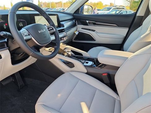 New 2025 Kia Telluride S image 12