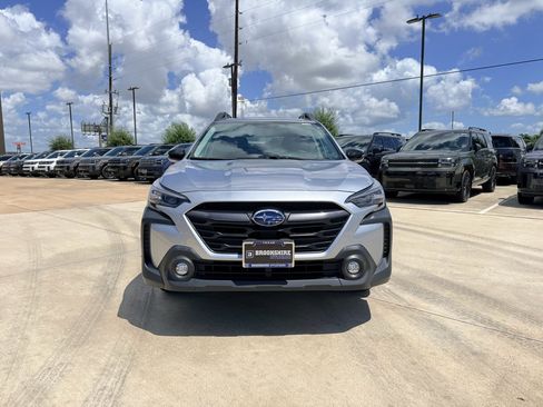 Used 2025 Subaru Outback Premium AWD/4WD image 2