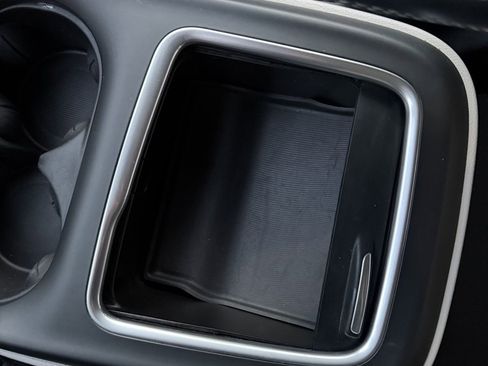 Used 2023 Chrysler Pacifica Touring-L image 17