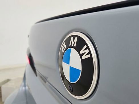 Used 2024 BMW 740i xDrive w/ Premium Package image 17