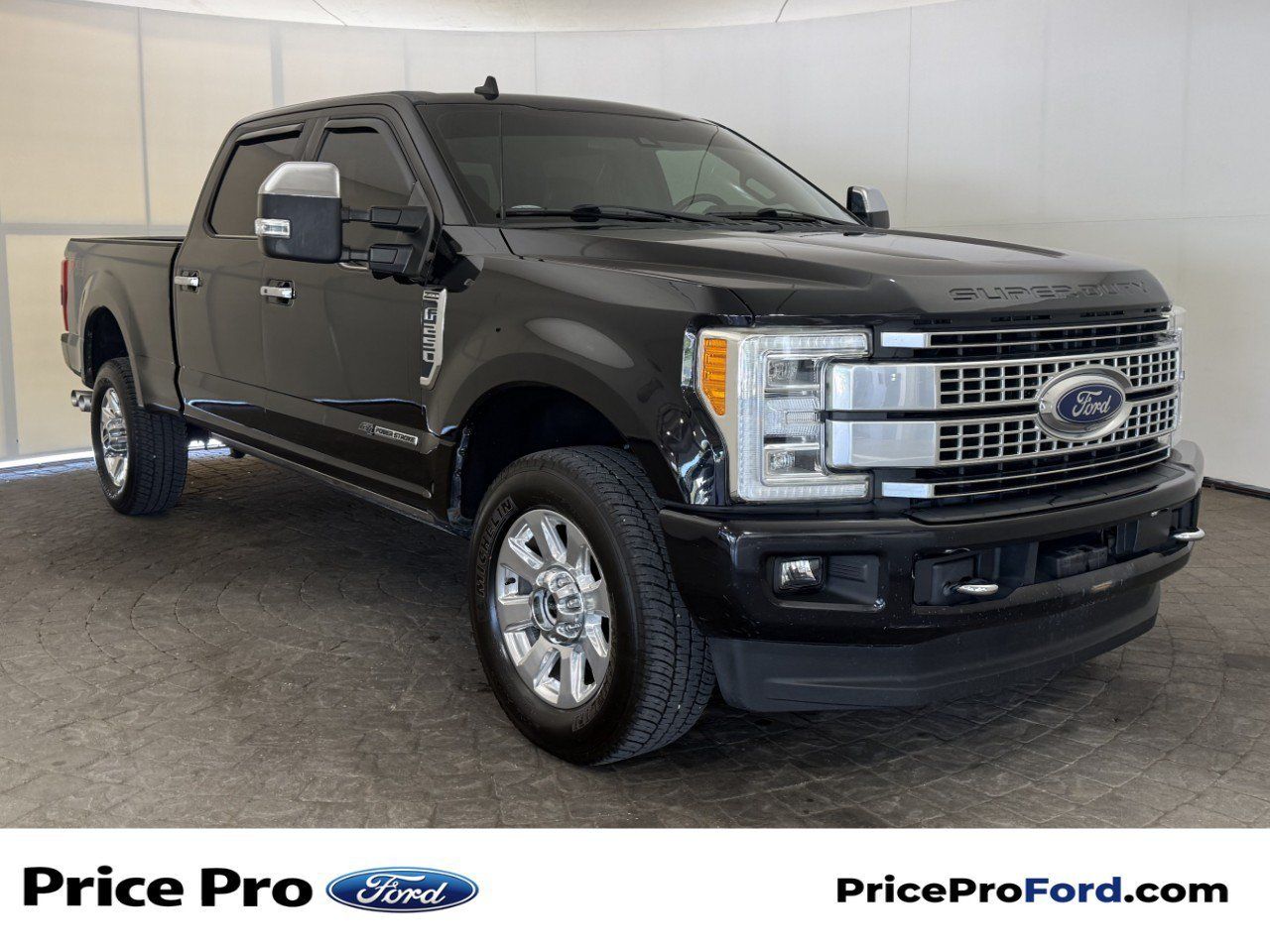 Certified 2019 Ford F250 Platinum w/ Platinum Ultimate Package AWD/4WD image 1