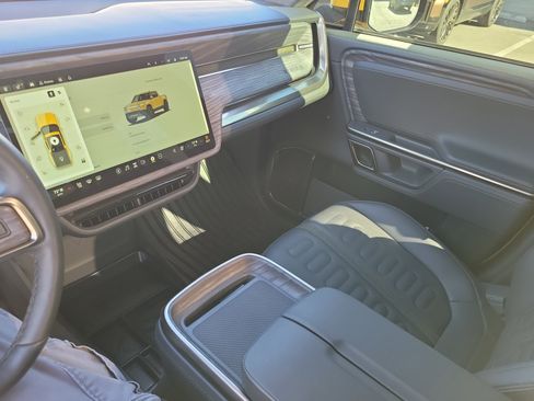 Used 2022 Rivian R1T Adventure image 14