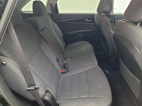 Used 2016 Kia Sorento LX image 19