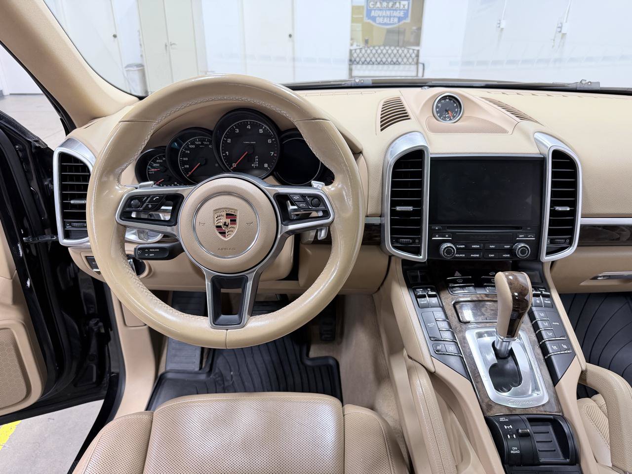 Used 2017 Porsche Cayenne Platinum Edition AWD/4WD image 38