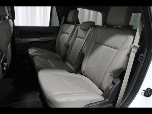 Used 2019 Ford Expedition XLT w/ Equipment Group 202A AWD/4WD image 21