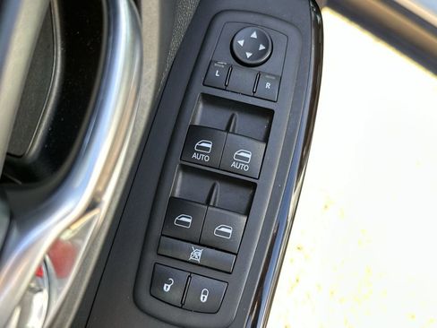 Used 2023 Jeep Cherokee Altitude Lux image 13