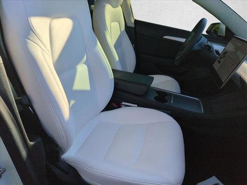 Used 2021 Tesla Model 3 Standard Range Plus image 21