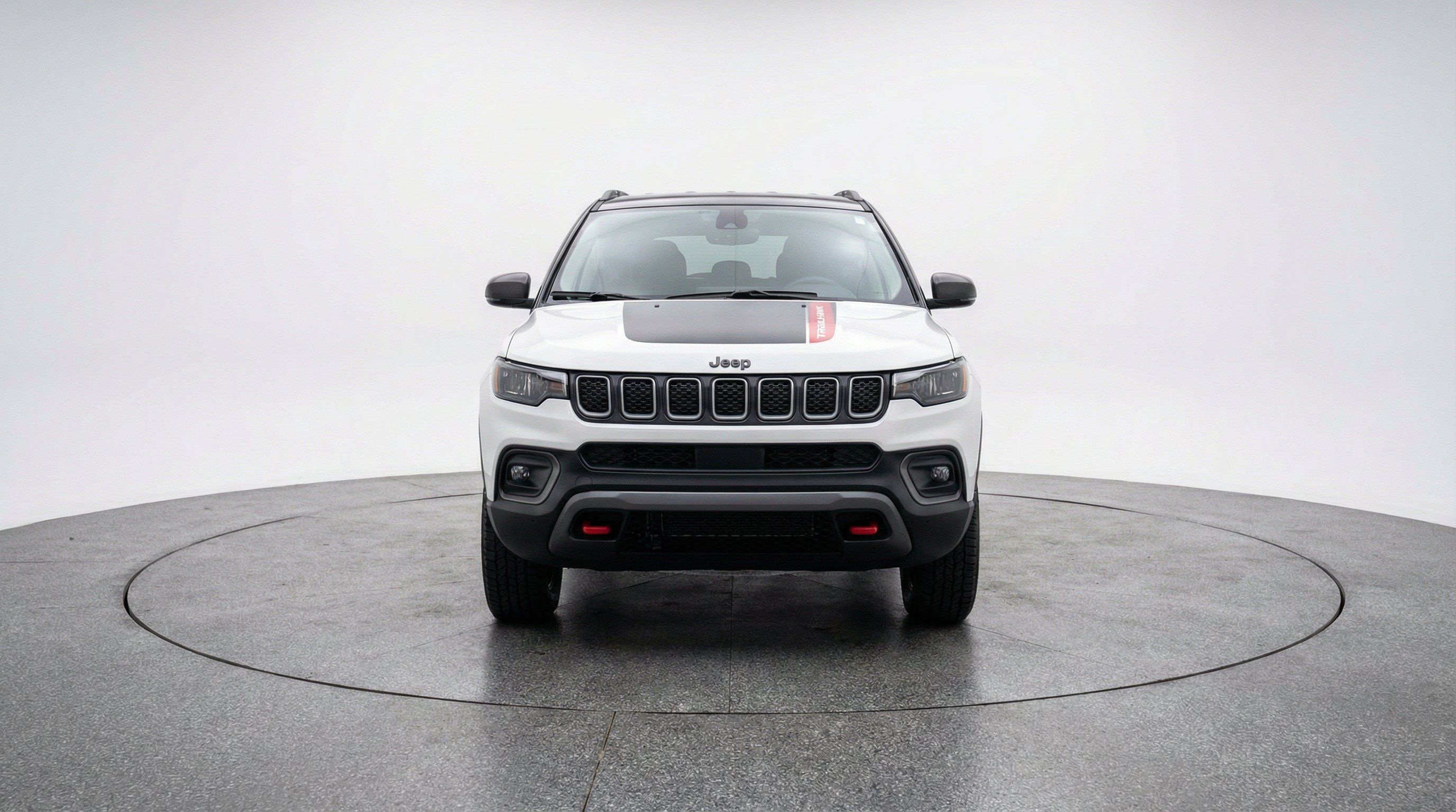 Used 2025 Jeep Compass Trailhawk AWD/4WD image 2