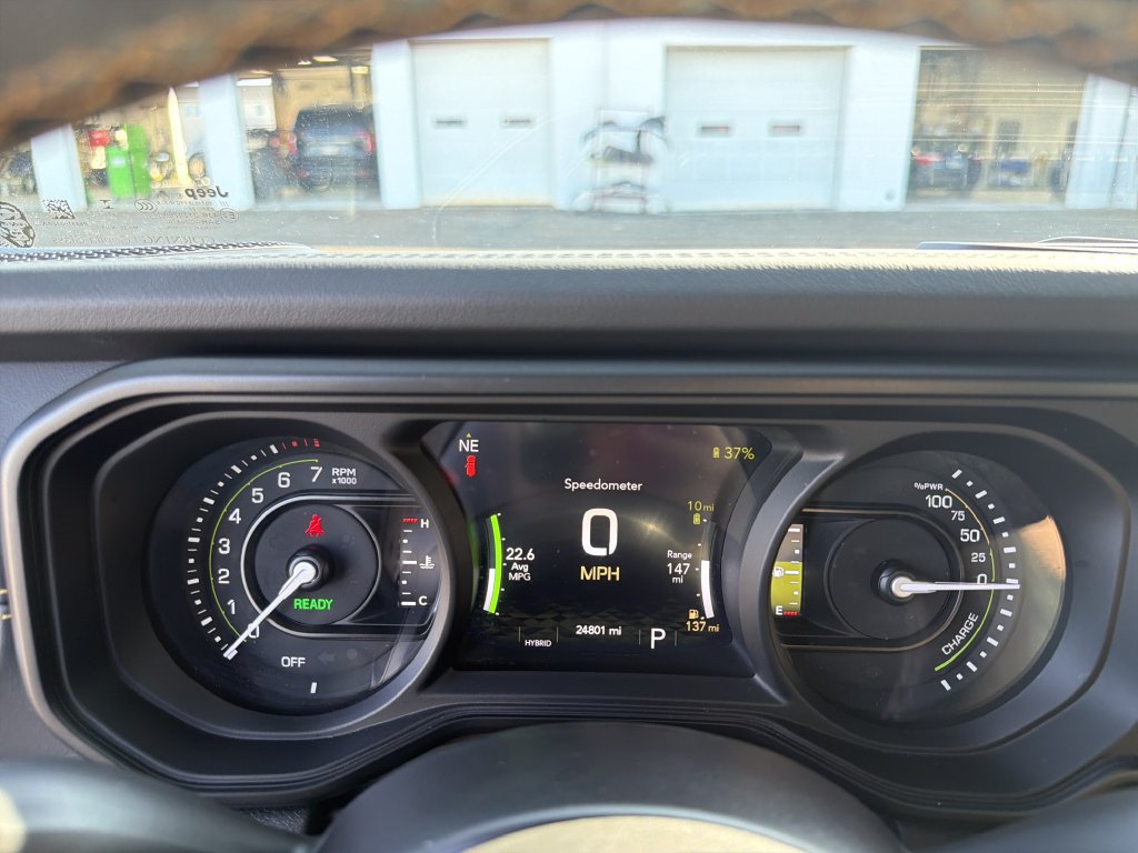 Used 2024 Jeep Wrangler Unlimited Sahara w/ Technology Group AWD/4WD image 23