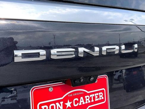 Used 2025 GMC Yukon XL Denali w/ Denali Reserve Package image 27