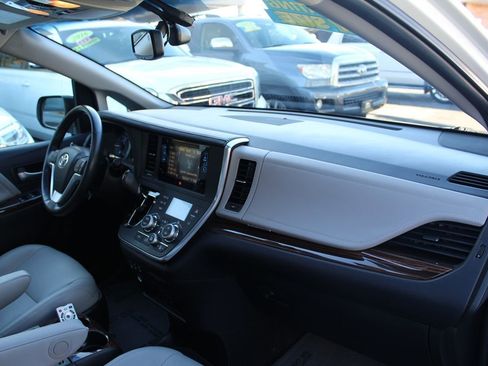 Used 2015 Toyota Sienna Limited Premium FWD image 22