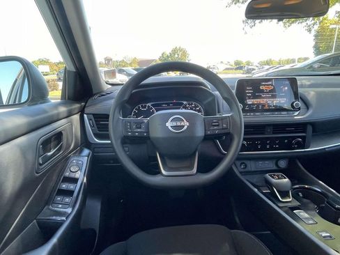 Used 2025 Nissan Rogue S image 11