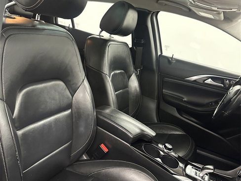 Used 2017 INFINITI QX30 Premium w/ Navigation Package image 38