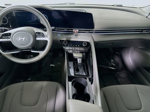 Used 2025 Hyundai Elantra SEL FWD image 17
