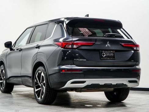 Used 2024 Mitsubishi Outlander SE image 11