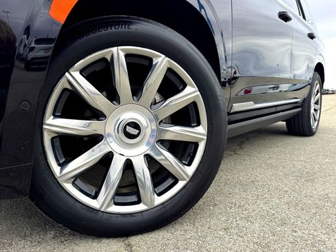 Used 2021 Cadillac Escalade Premium Luxury Platinum image 2