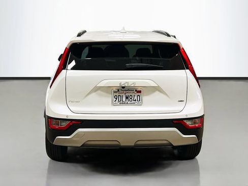 Certified 2023 Kia Niro EX FWD image 6