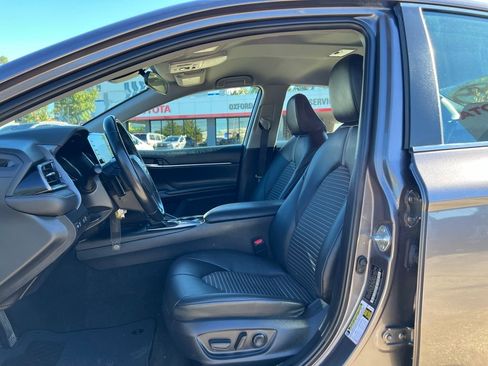 Used 2023 Toyota Camry SE image 10
