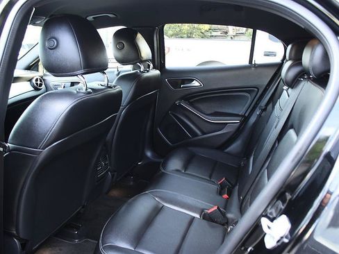 Used 2018 Mercedes-Benz GLA 250 image 12